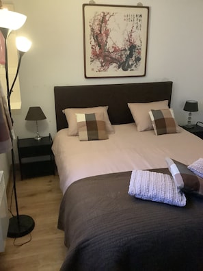 2 chambres, fer et planche à repasser, accès au Wi-Fi (inclus)