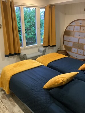 2 bedrooms, iron/ironing board, free WiFi, bed sheets