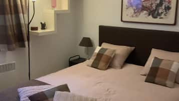 2 bedrooms, iron/ironing board, Internet, bed sheets