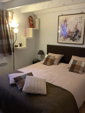 2 bedrooms, iron/ironing board, Internet, bed sheets - The home of happy vacations (Beychac-et-Caillau)