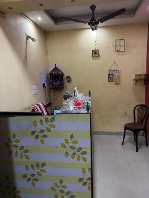 Reception - Fabhotel Adhikari (Kolkata)