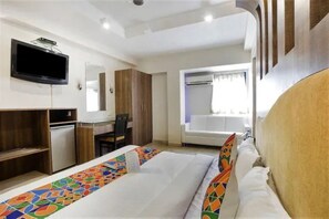 Egyptian cotton sheets, premium bedding, in-room safe, free WiFi - Fabhotel Sahar Garden (Mumbai)