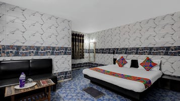 Egyptian cotton sheets, premium bedding, in-room safe, free WiFi