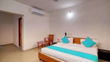 Egyptian cotton sheets, premium bedding, in-room safe, free WiFi