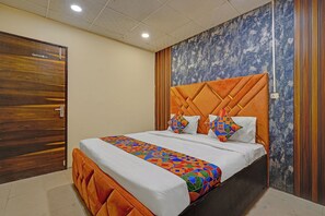 Deluxe Room | Egyptian cotton sheets, premium bedding, in-room safe, free WiFi - Fabhotel Silver Key I (New Delhi)