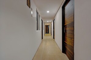 Lobby - Fabhotel Silver Key I (New Delhi)