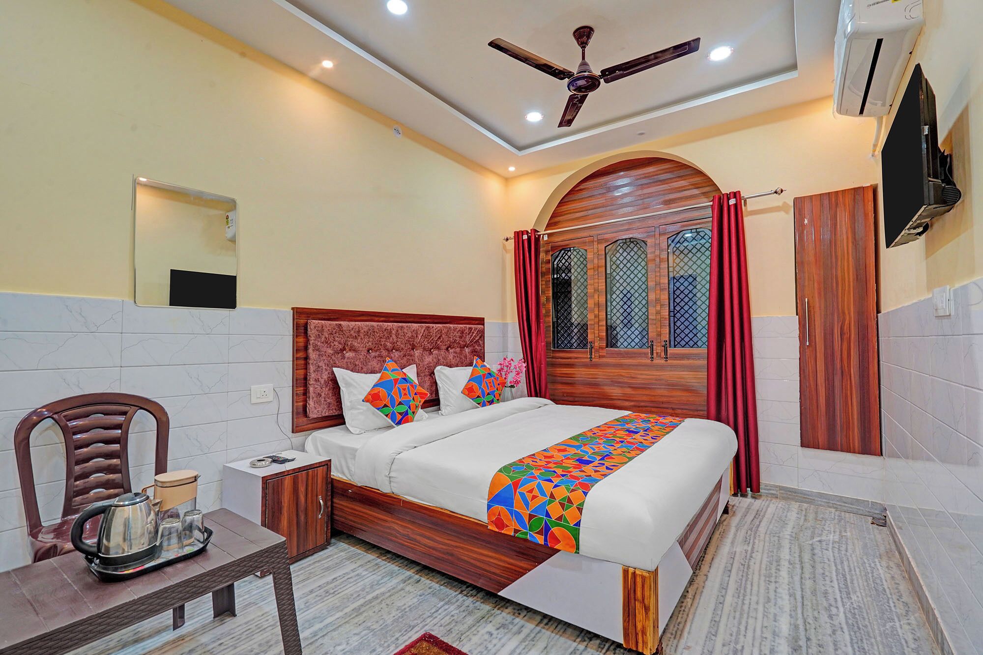 Egyptian cotton sheets, premium bedding, in-room safe, WiFi (free)