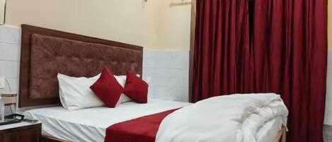 Egyptian cotton sheets, premium bedding, in-room safe, free WiFi