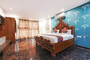 Egyptian cotton sheets, premium bedding, in-room safe, free WiFi - Fabhotel Golden Mansion (New Delhi)