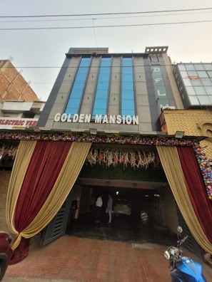 Exterior - Fabhotel Golden Mansion (New Delhi)