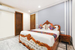 Egyptian cotton sheets, premium bedding, in-room safe, free WiFi