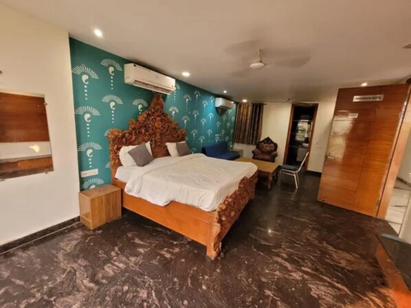 Egyptian cotton sheets, premium bedding, in-room safe, free WiFi - Fabhotel Golden Mansion (New Delhi)