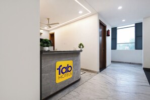 Reception - Fabhotel Golden Mansion (New Delhi)