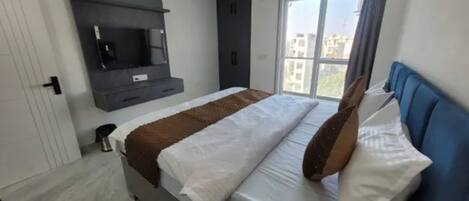 Egyptian cotton sheets, premium bedding, in-room safe, free WiFi