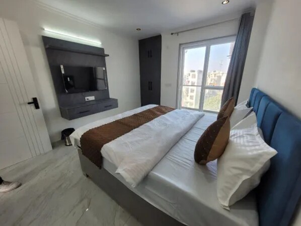 Egyptian cotton sheets, premium bedding, in-room safe, free WiFi - Fabhotel Lochav Residency (New Delhi)