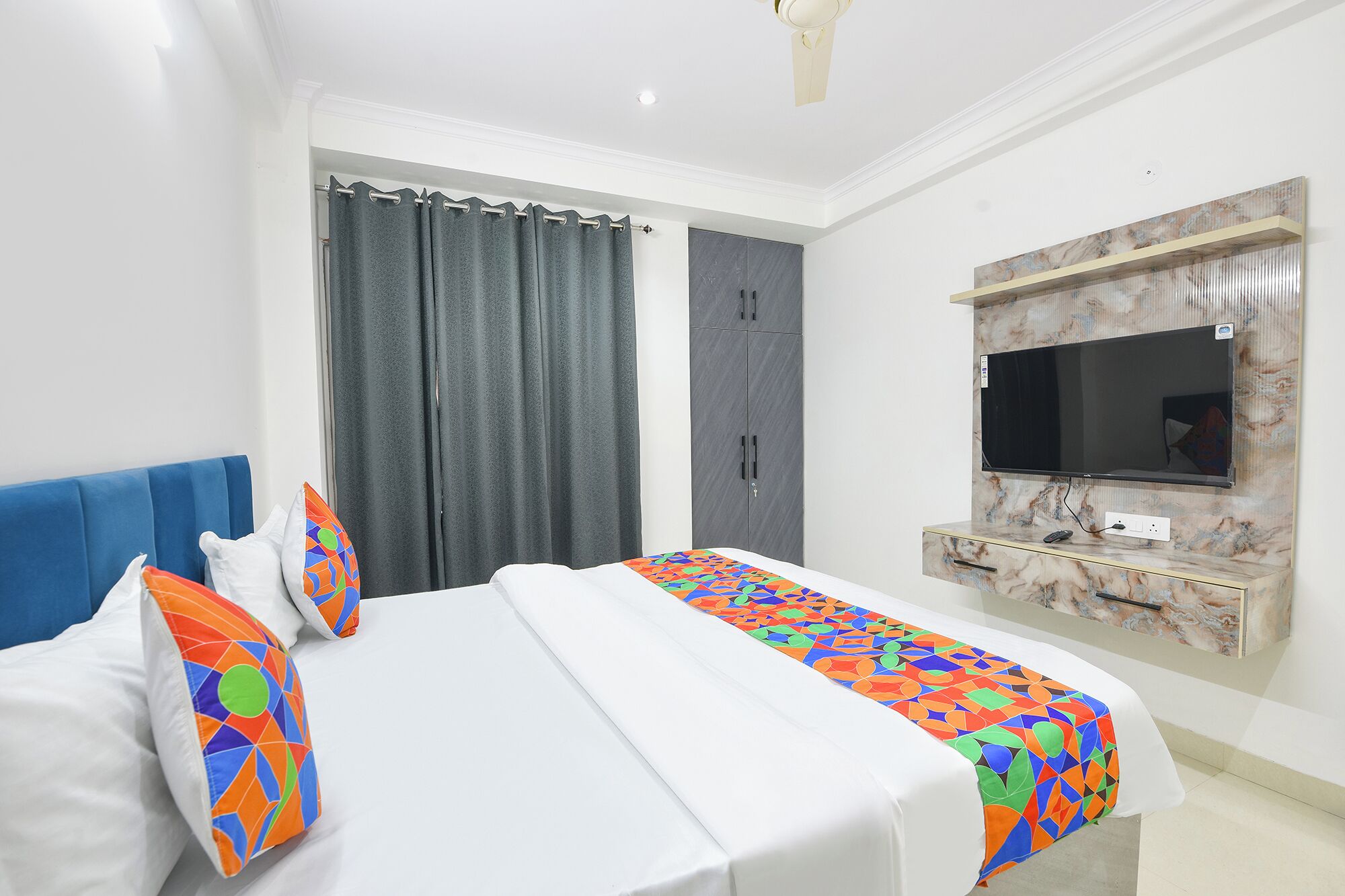 Egyptian cotton sheets, premium bedding, in-room safe, free WiFi