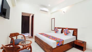 Egyptian cotton sheets, premium bedding, in-room safe, free WiFi