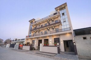 Exterior - Fabhotel Happy Stay Ii (Greater Noida)