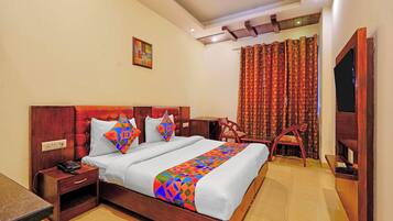 Egyptian cotton sheets, premium bedding, in-room safe, free WiFi