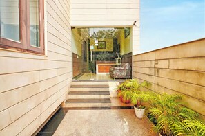 مدخل الم نشأة