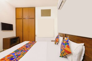 Egyptian cotton sheets, premium bedding, in-room safe, free WiFi - Fabhotel Disha Inn (Chennai)