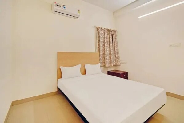 Deluxe Room | Egyptian cotton sheets, premium bedding, in-room safe, free WiFi - Fabhotel Disha Inn (Chennai)