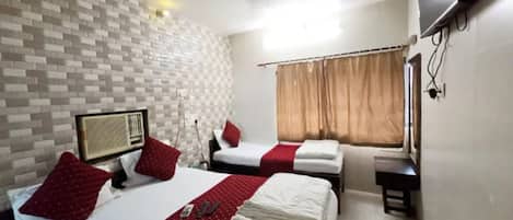 Egyptian cotton sheets, premium bedding, in-room safe, free WiFi