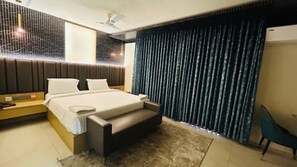 Egyptian cotton sheets, premium bedding, in-room safe, free WiFi - Fabhotel Raayara Suites (Bangalore)