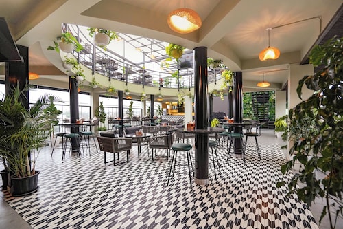 Fabhotel Raayara Suites