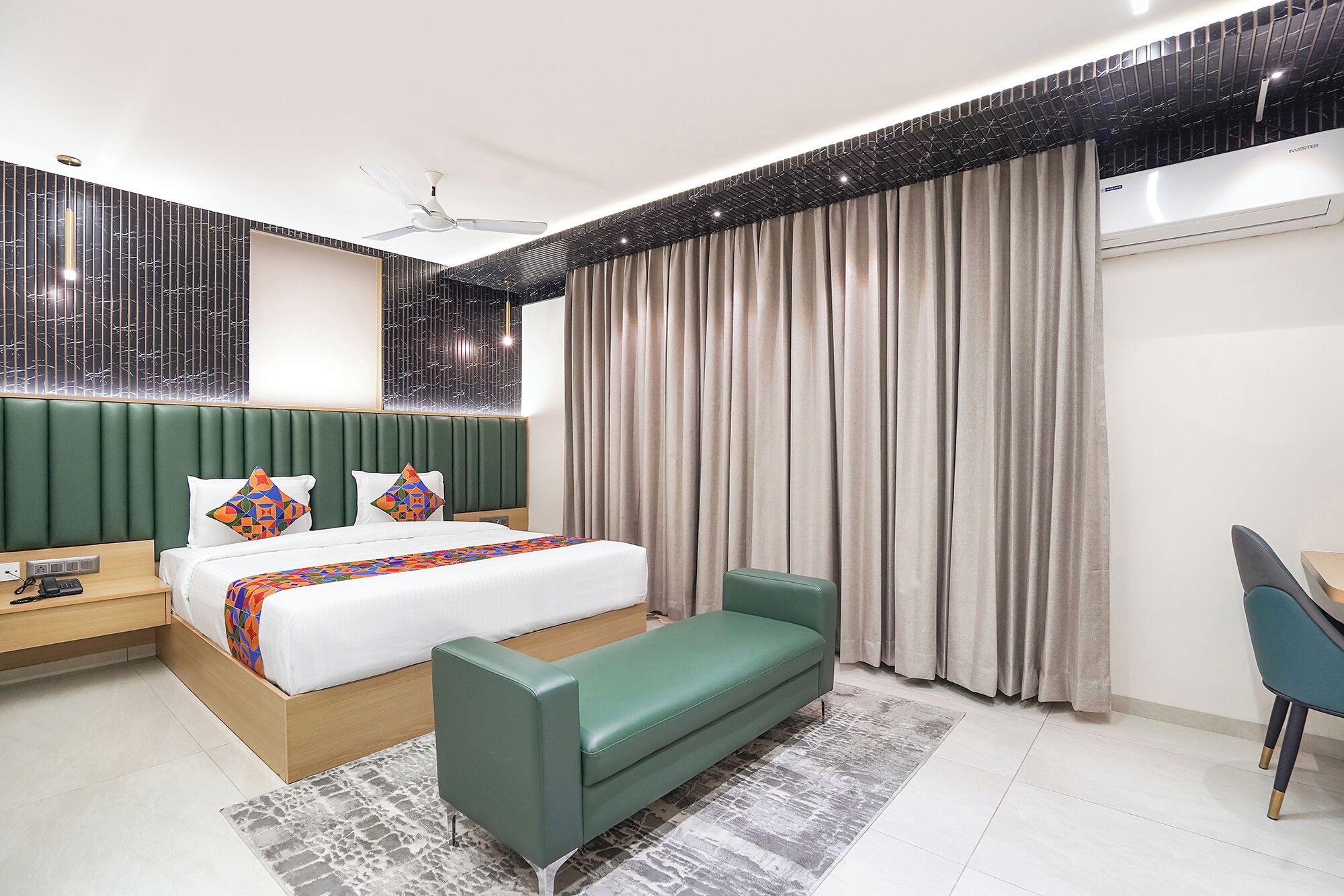 Egyptian cotton sheets, premium bedding, in-room safe, free WiFi