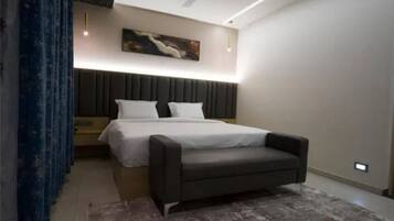 Habitación Deluxe | Sábanas de algodón egipcio, ropa de cama de alta calidad, caja fuerte