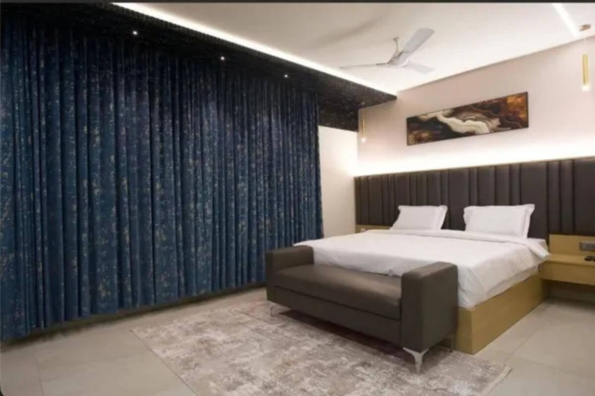 Deluxe Room | Egyptian cotton sheets, premium bedding, in-room safe, free WiFi