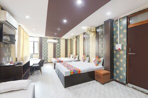 Egyptian cotton sheets, premium bedding, in-room safe, free WiFi - Fabhotel Regard (Varanasi)