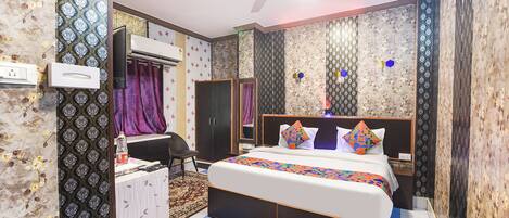 Egyptian cotton sheets, premium bedding, in-room safe, free WiFi