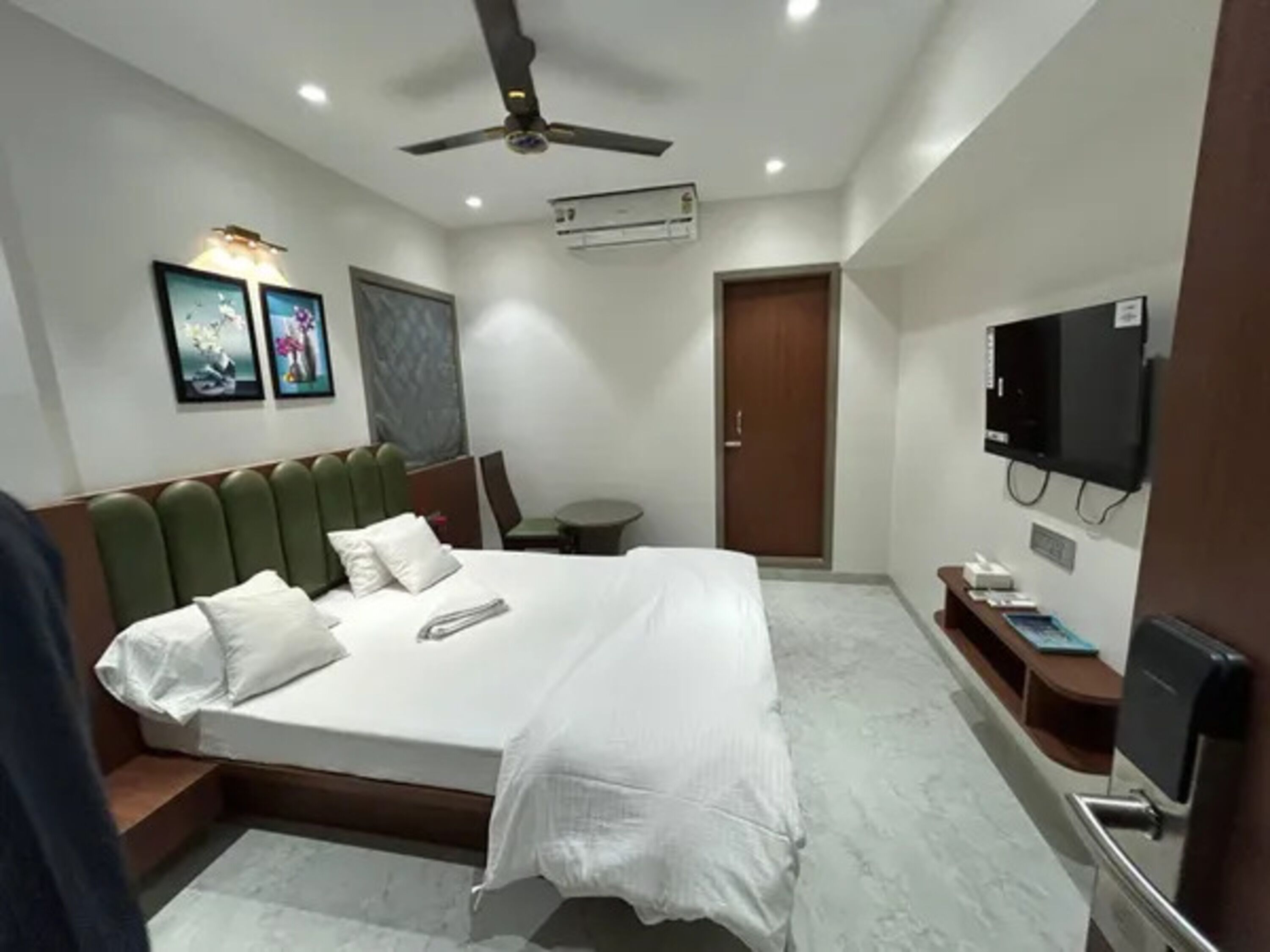 Deluxe Room | Egyptian cotton sheets, premium bedding, in-room safe, free WiFi