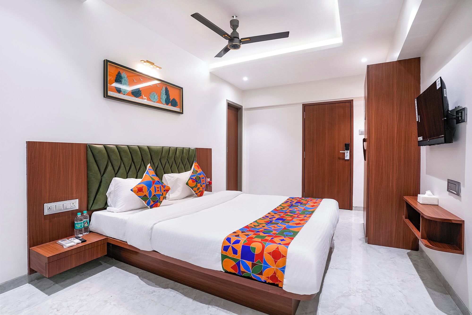 Egyptian cotton sheets, premium bedding, in-room safe, free WiFi