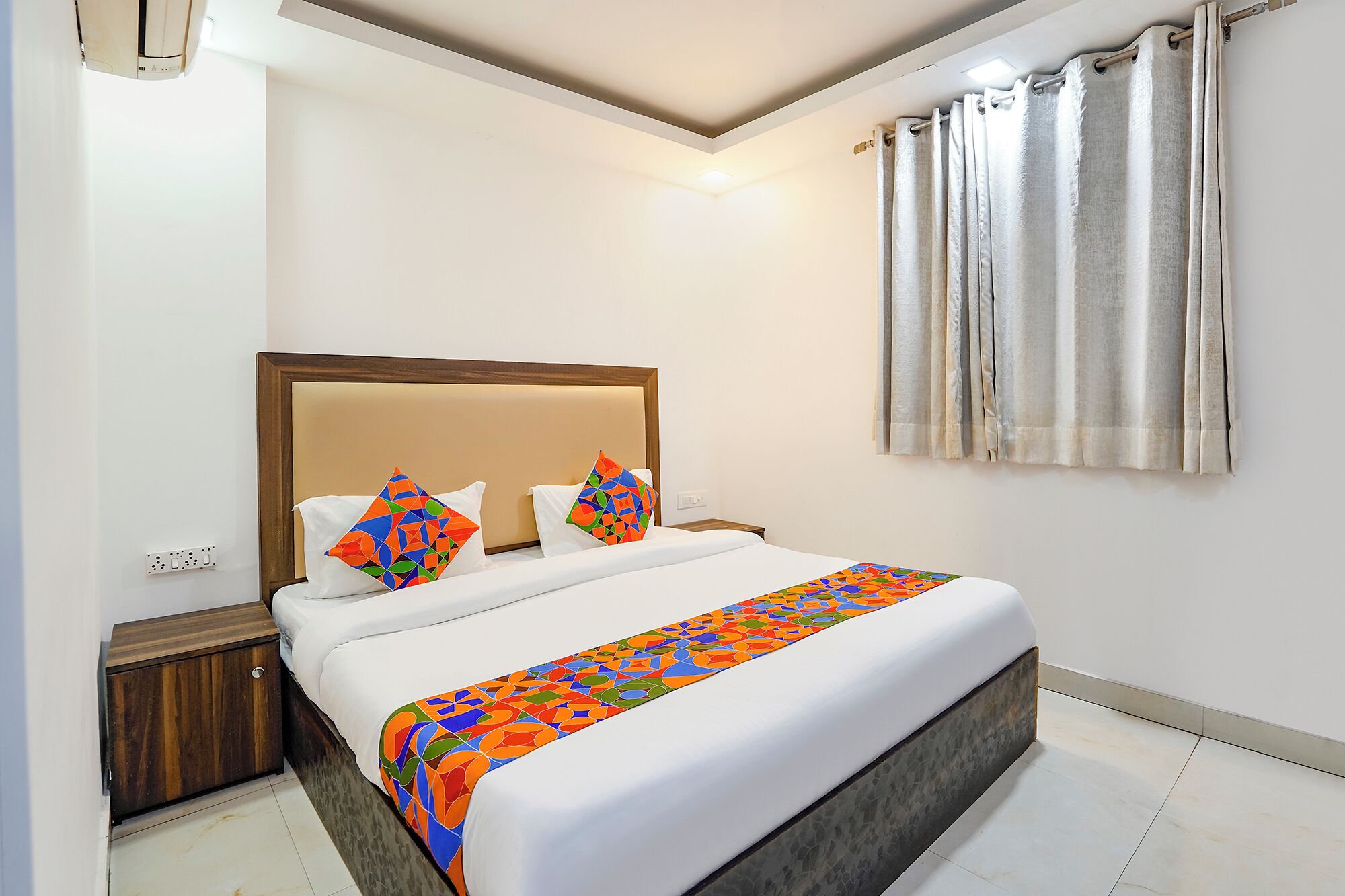 Egyptian cotton sheets, premium bedding, in-room safe, free WiFi