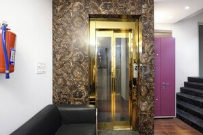 Elevator - Fabhotel Anand Mukesh Residency (New Delhi)