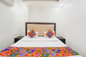 Deluxe Room | Egyptian cotton sheets, premium bedding, in-room safe, free WiFi - Via Anand Mukesh Residency (New Delhi)