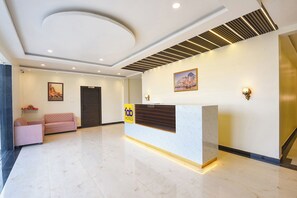 Reception - Fabhotel Haritaj (Varanasi)