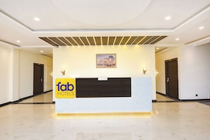 Reception - Fabhotel Haritaj (Varanasi)