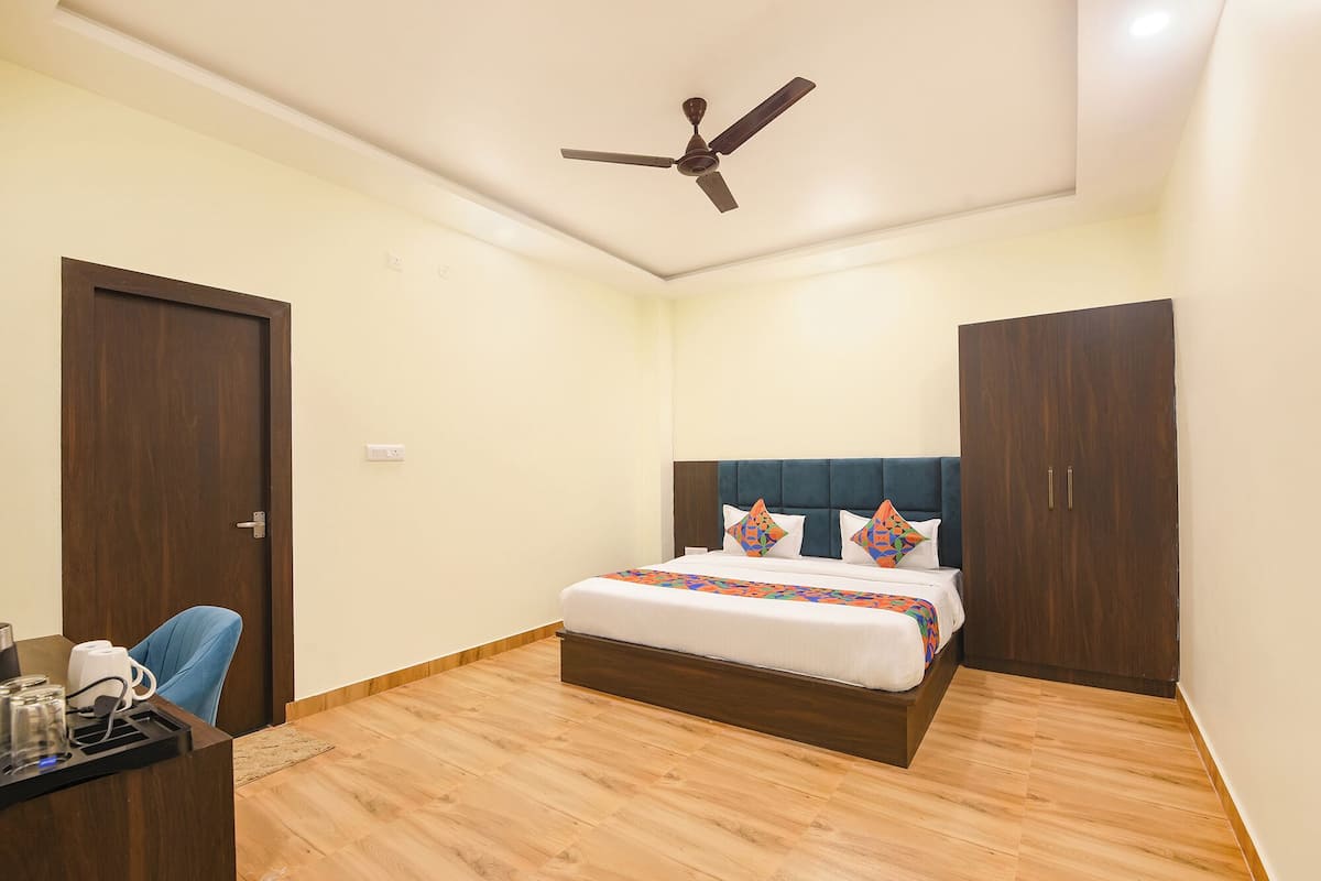 Premium Room | Egyptian cotton sheets, premium bedding, in-room safe, free WiFi