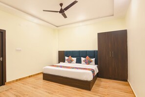 Premium Room | Egyptian cotton sheets, premium bedding, in-room safe, free WiFi - Fabhotel Haritaj (Varanasi)