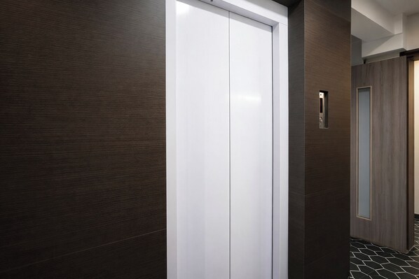 Elevator - Fabhotel Samrath (Mumbai)