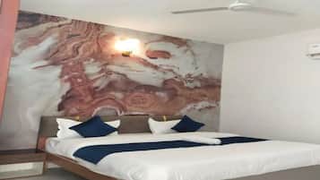 Deluxe Room | Egyptian cotton sheets, premium bedding, in-room safe, free WiFi