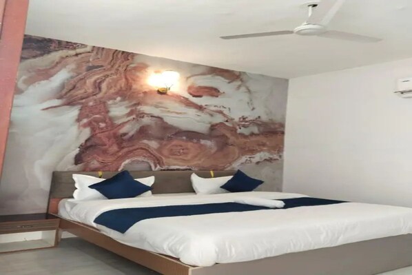 Deluxe Room | Egyptian cotton sheets, premium bedding, in-room safe, free WiFi - Fabhotel As Residency I (Ludhiana)