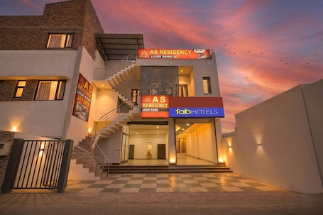 Exterior. Fabhotel As Residency I
