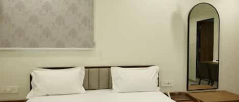 Egyptian cotton sheets, premium bedding, in-room safe, free WiFi