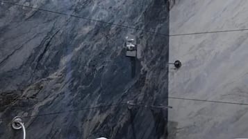 Rom – deluxe | Bad | Dusj, regndusjhode, toalettartikler (inkludert) og håndklær