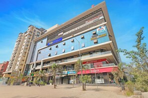 Exterior - Fabhotel Elixir Inn (Surat)